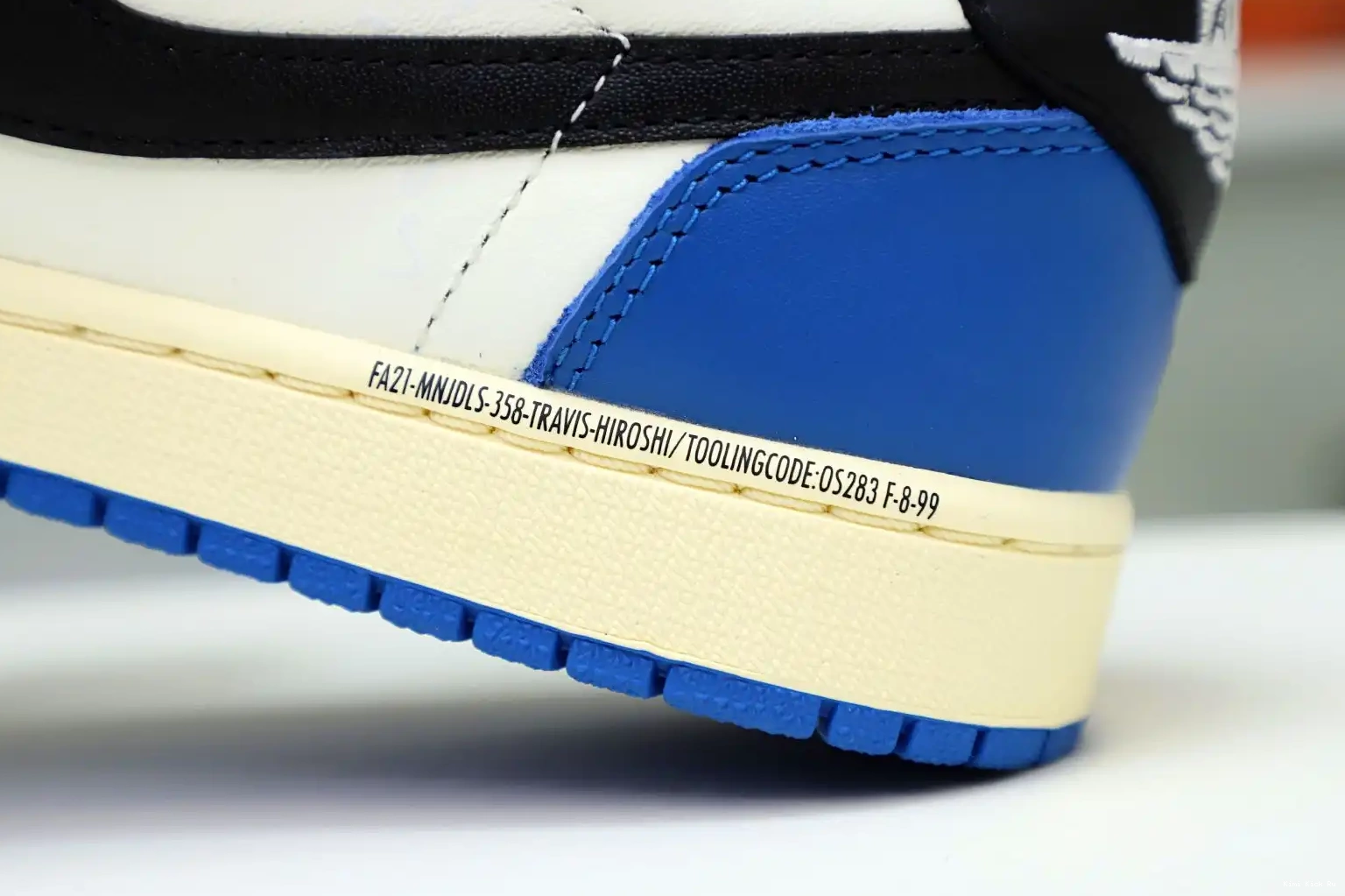 SCOTT 1 FRAGMENT DESIGN JORDAN X Kimikick AIR LOW X TRAVIS 0801
